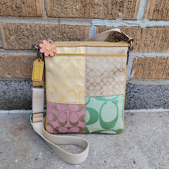 Coach Y2K Vintage Pastel Signature Patchwork Flower Swingpack Crossbody - Picture 2 of 14